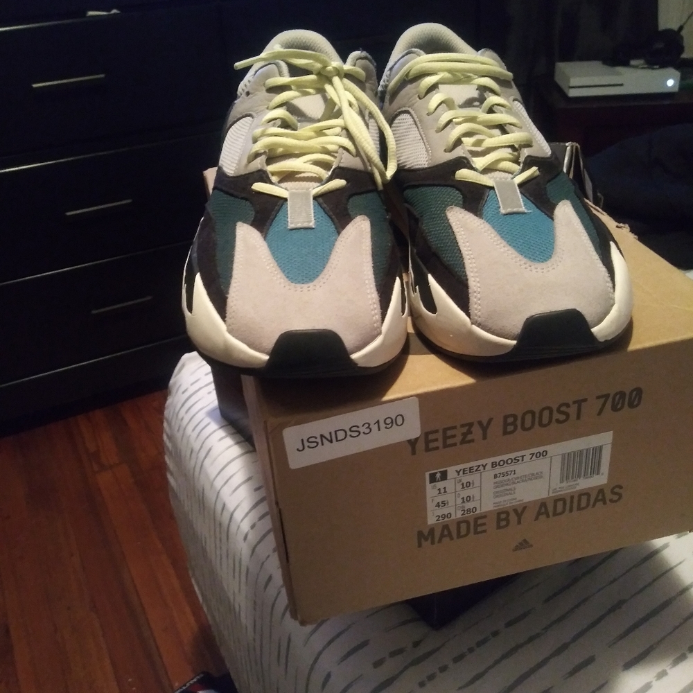 Yeezy 700 waverunners